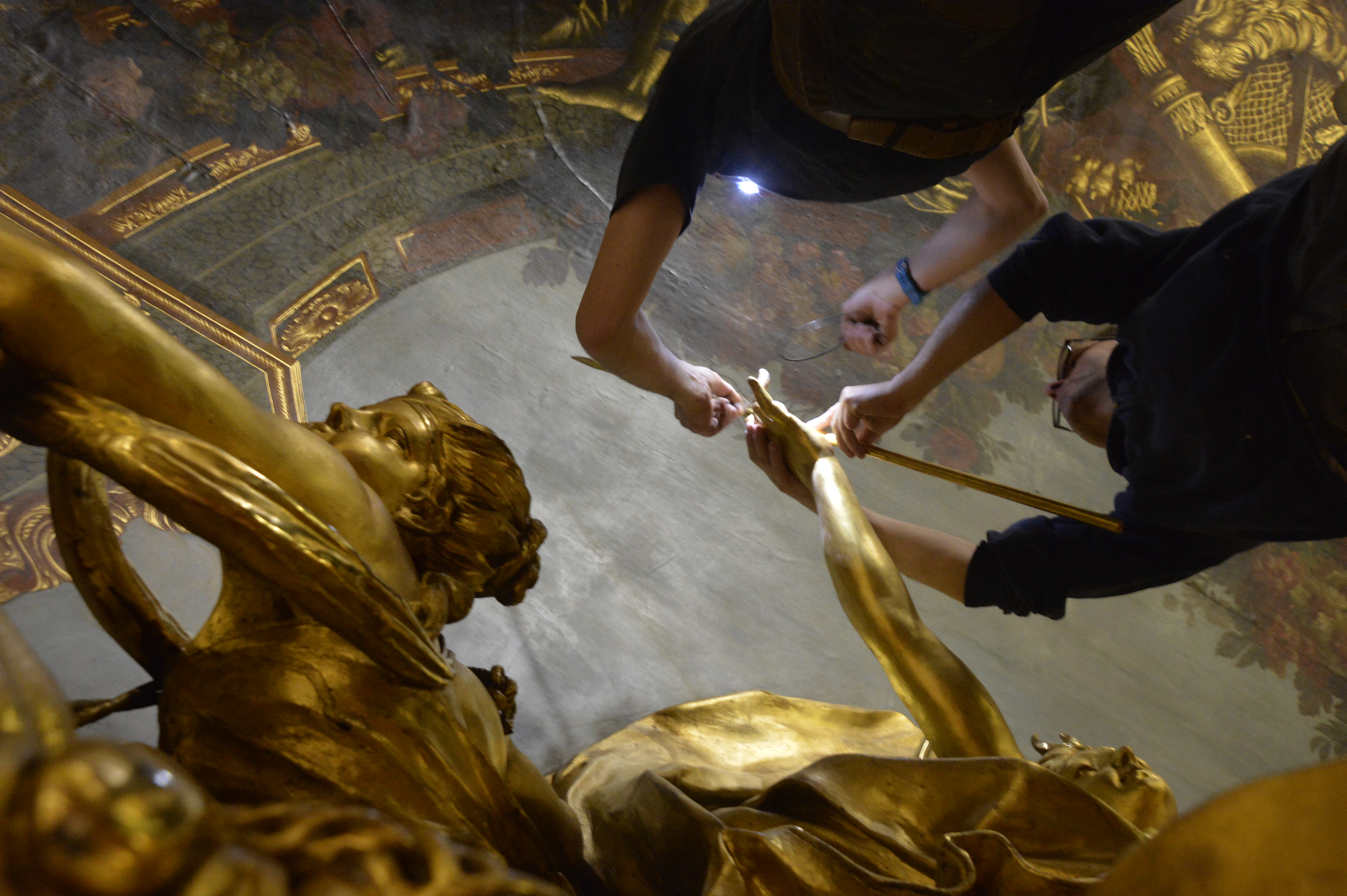Restauration des boiseries de la Galerie Dorée de la Banque de France