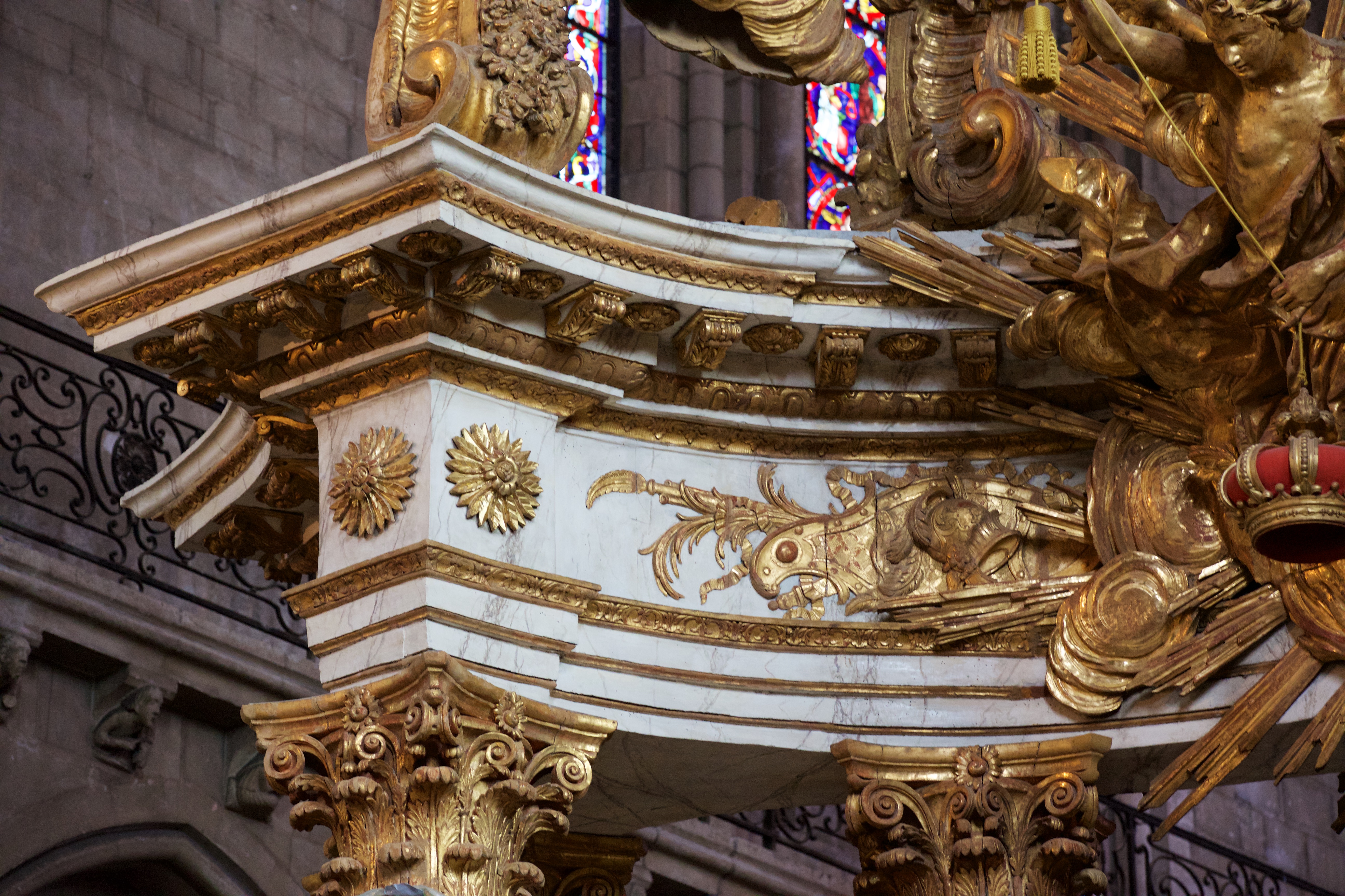 Angers - Cathédrale Saint Maurice - Restauration du Baldaquin - entablement - ©djeff-op.com