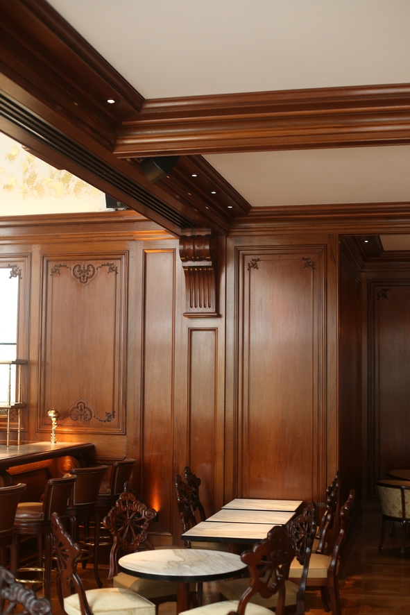 La-Poste-du-Louvre-fabrication-des-boiseries-en-acajou-de-la-brasserie-détail©Ch.Canevet