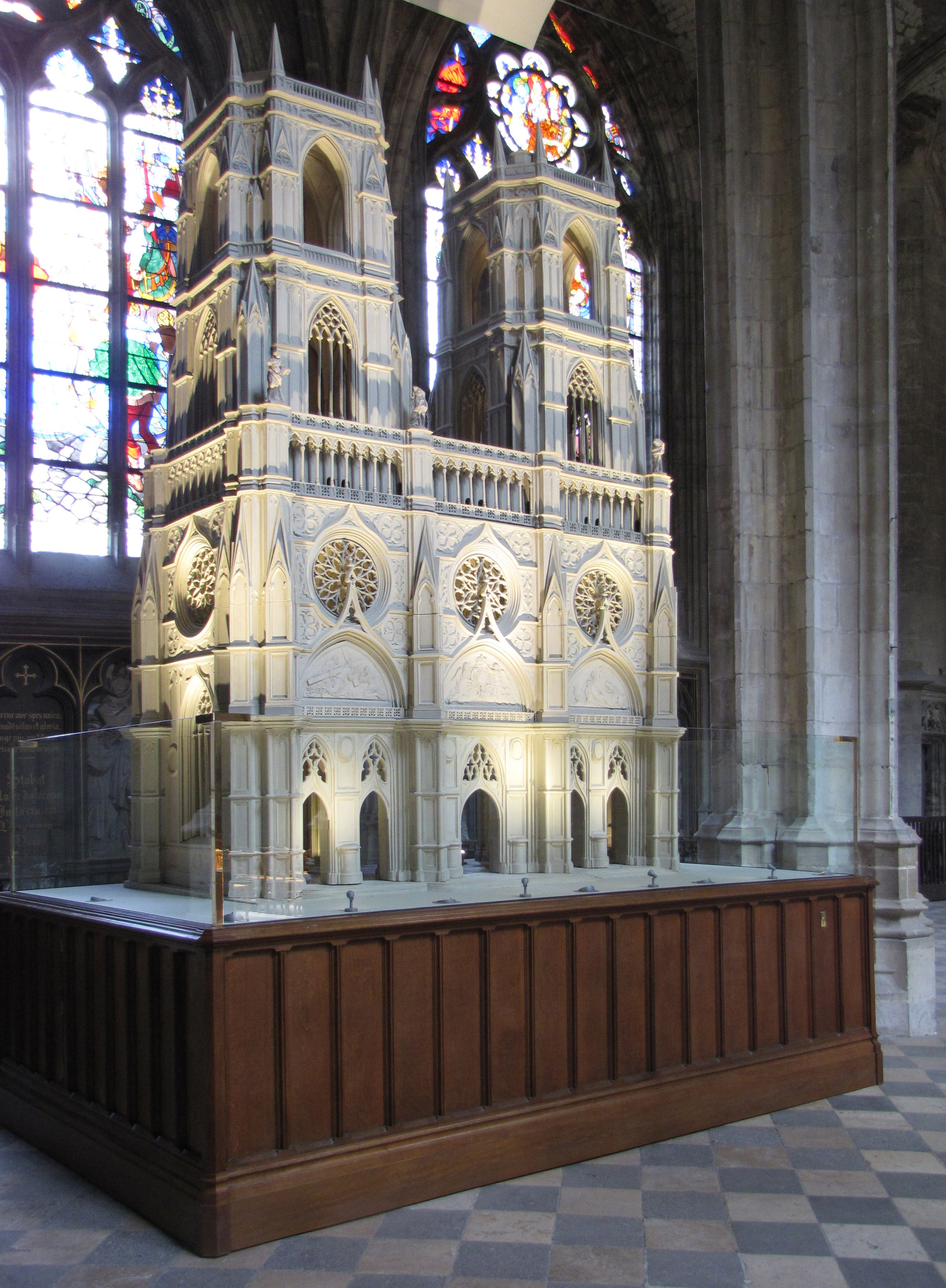 Orléans - Restauration de la maquette monumentale du massif occidental de la cathédrale