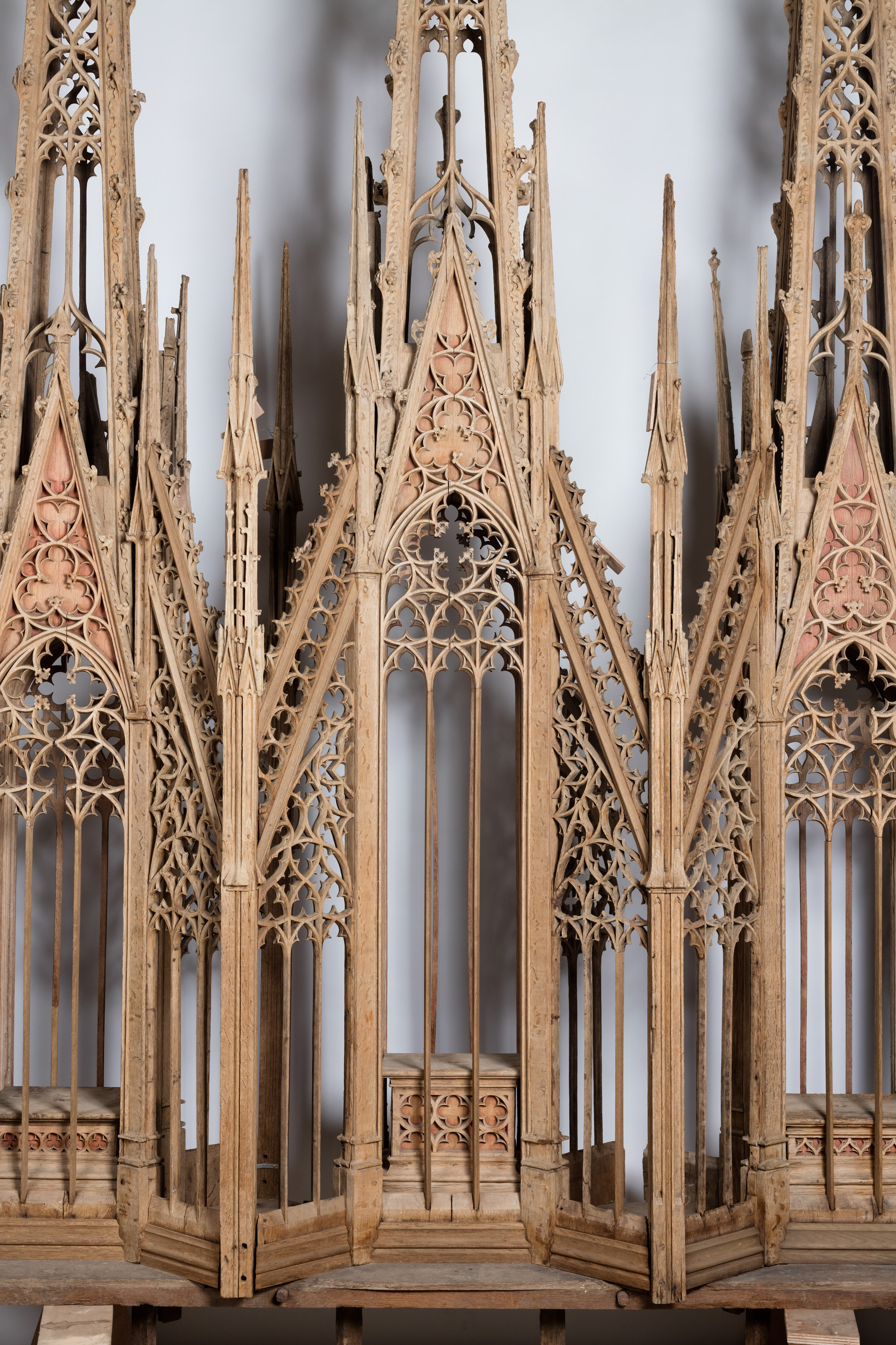 Restauration du banc d'oeuvre de l'église Saint-Symphorien de Morogues (18) - Pinacles