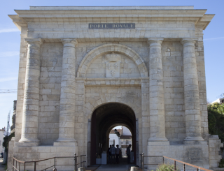 À La Rochelle, la Porte Royale restaurée par les Compagnons de Saint-Jacques